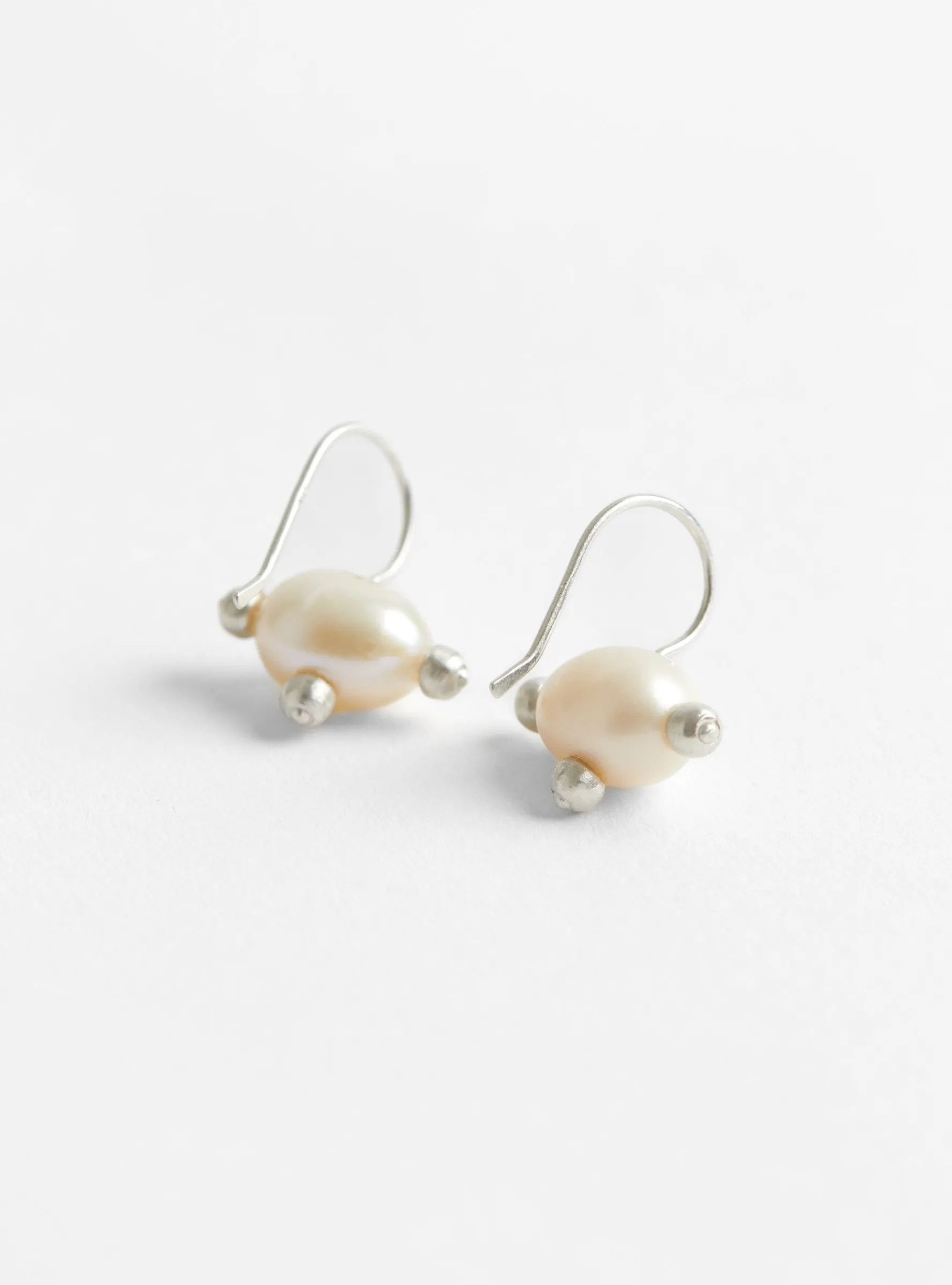 Pin Cushion Pearl Earrings White Freshwater<Lizzie Ames Online